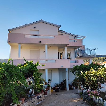 Apartment Slaven Vinišće Exteriör bild